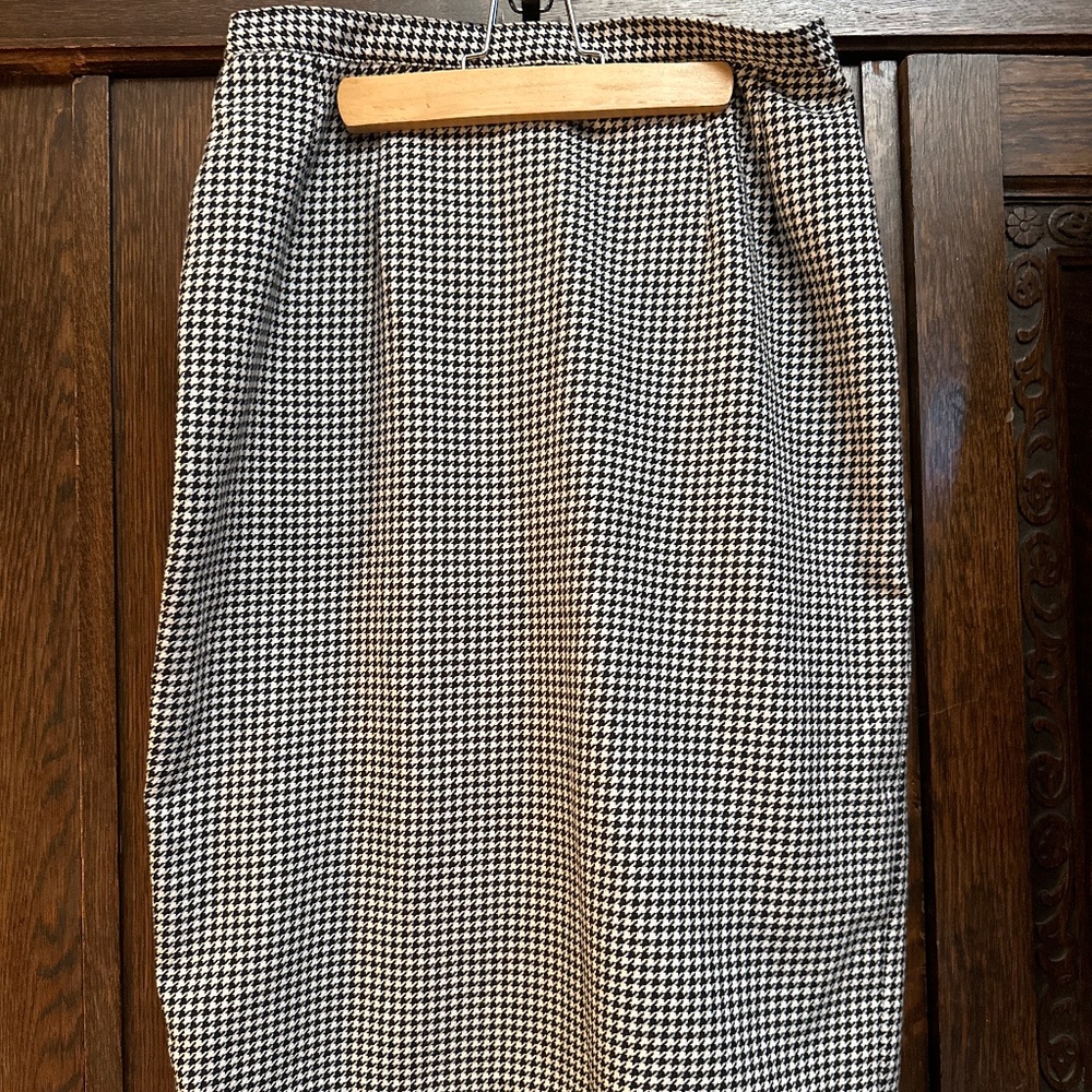 Houndstooth skirt